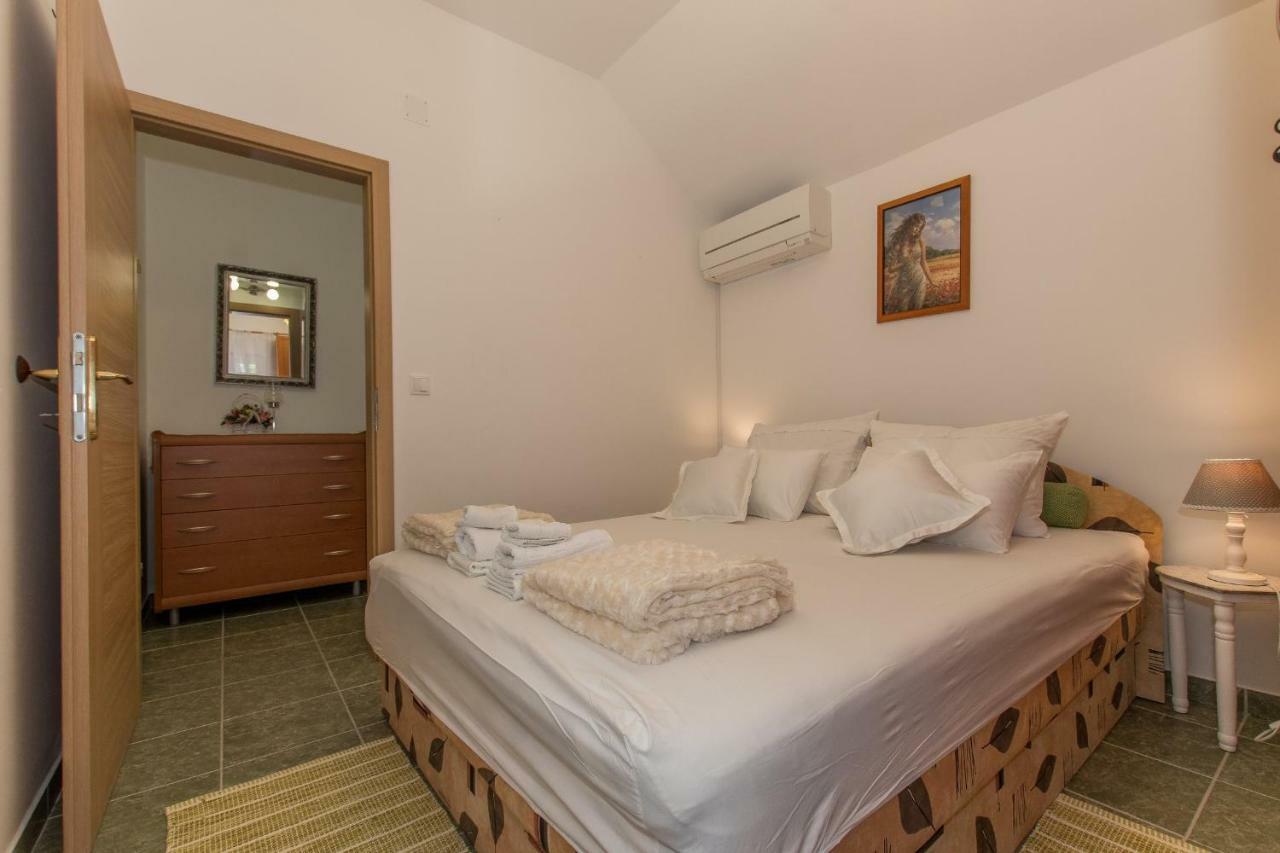 Holiday Home Godinj Donje Rascane Buitenkant foto